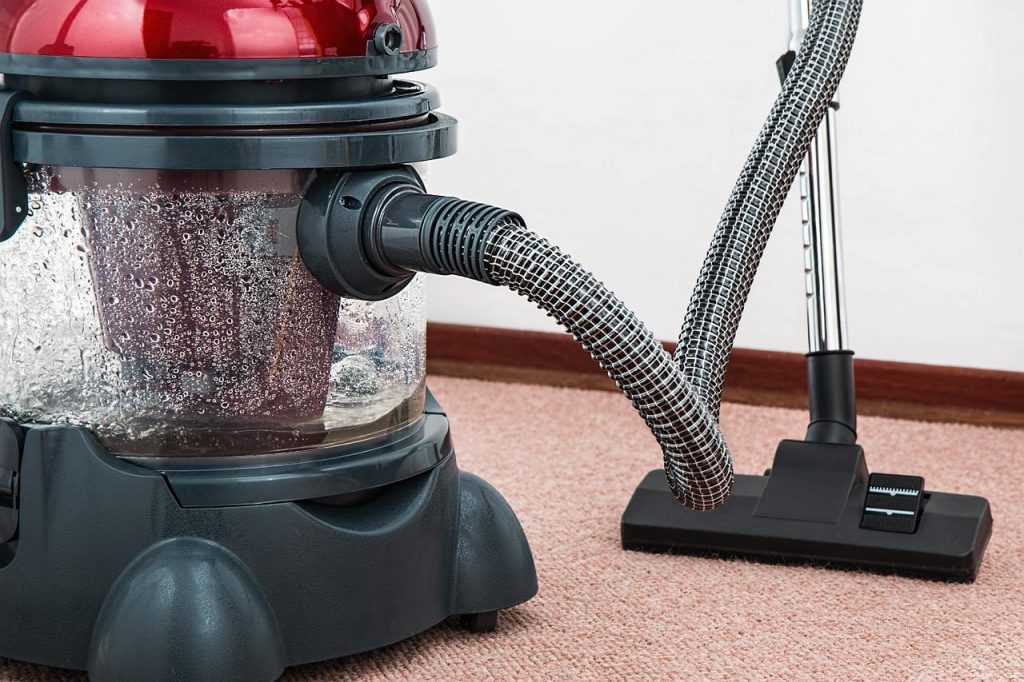 vacuum cleaner, carpet cleaner, housework-657719.jpg