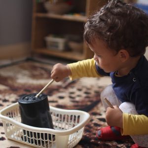 toddler, playing, montessori-4685422.jpg